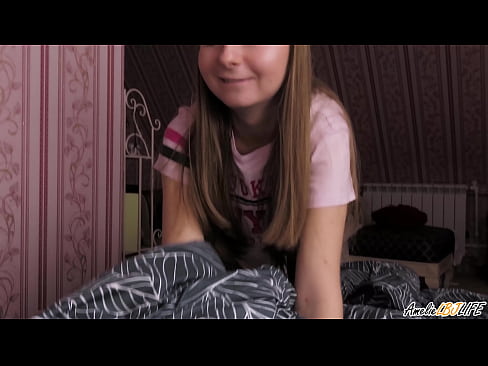 ❤️ Bidh Blondie a’ tarraing a BFF gu domhainn agus a’ faighinn cum na beul Porno  leinn  ❌️❤