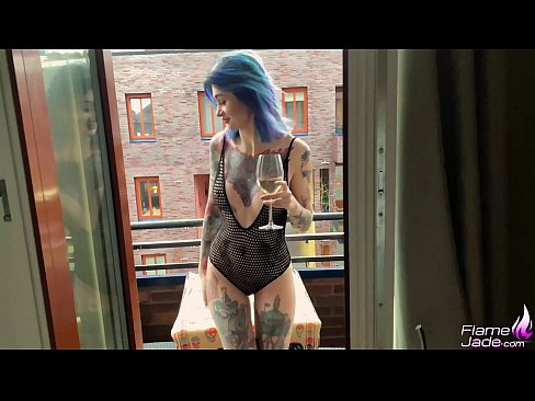 ❤️ Nighean uamhasach a’ suirghe le gulp agus a’ fuineadh gu dòrainneach fon adhar fhosgailte Porno  leinn  ❌️❤